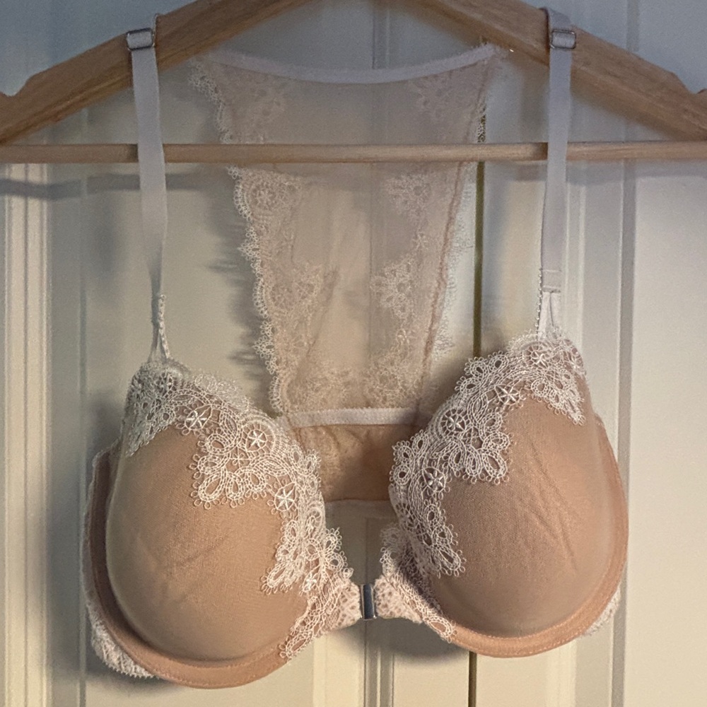 Victoria's Secret Lace Accent Bra in Cream and White